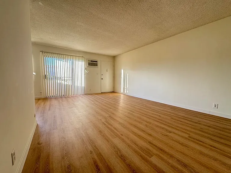 5292 Newcastle Ave #23 — Photo 8