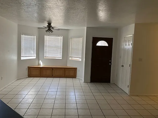 3 bed, 1349 sqft, $2,100 — Photo 3