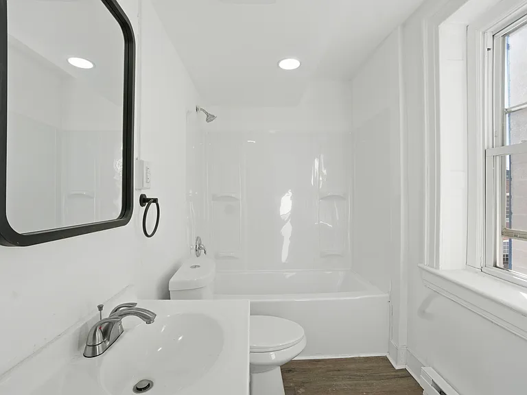 157 W Washington St — Photo 2