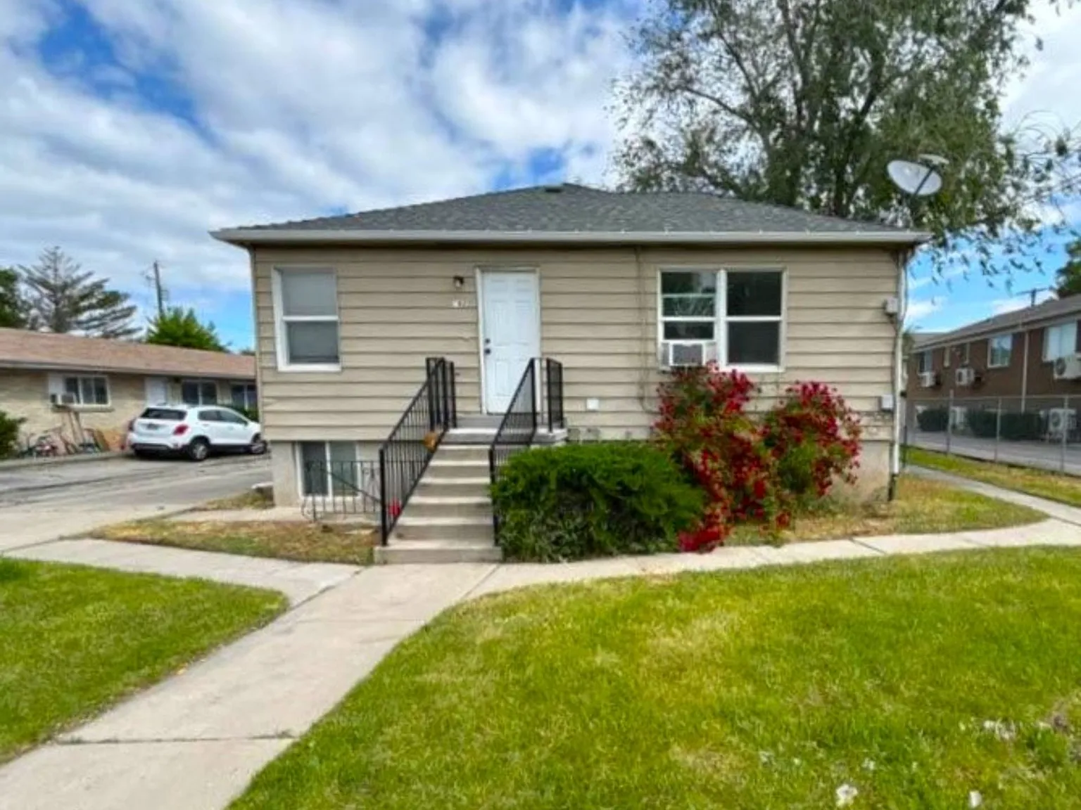 742 Wasatch 4 Plex — Photo 1