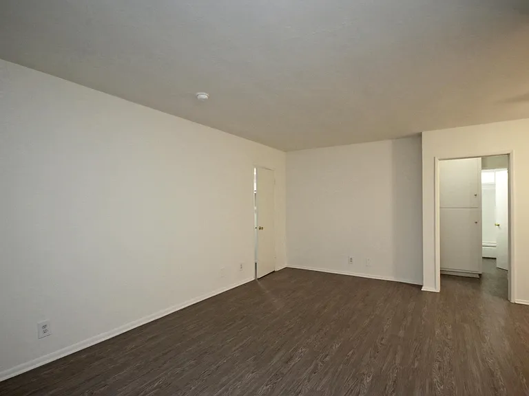 252 S Mentor Ave #5 — Photo 4