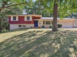 713 Sweetbriar Dr, Waukesha, WI 53186
