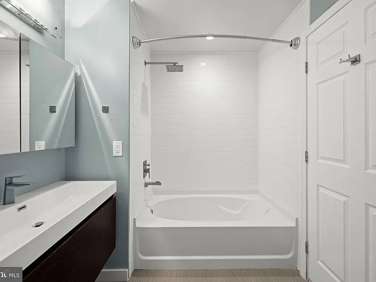 437 New York Ave NW #220 — Photo 16