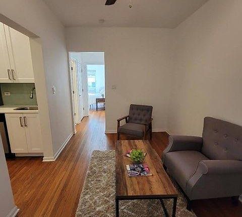 4th image of 677 W Wrightwood Ave APT 2S