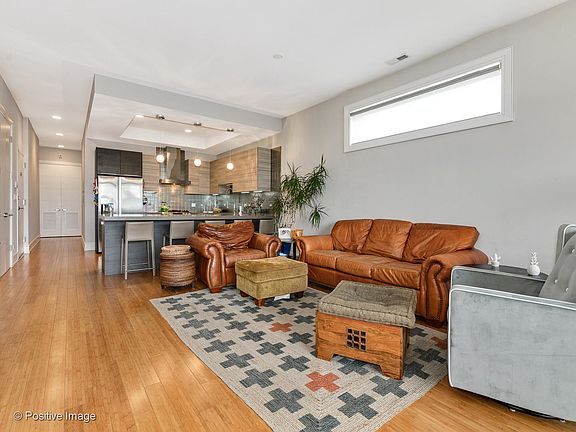 4th image of 2426 W Chicago Ave #303