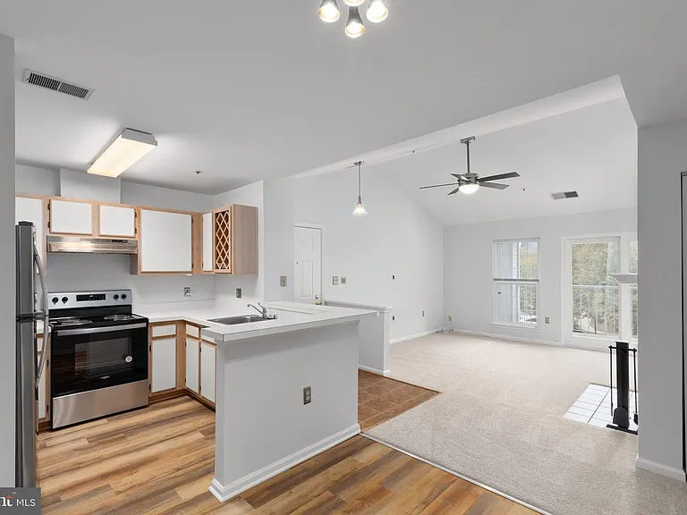 4406 Silverbrook Ln #302 — Photo 14