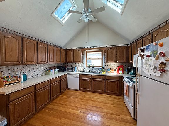 2nd image of 8 Hastings St #3