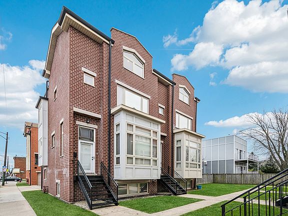 2nd image of 4247 W Montrose Ave