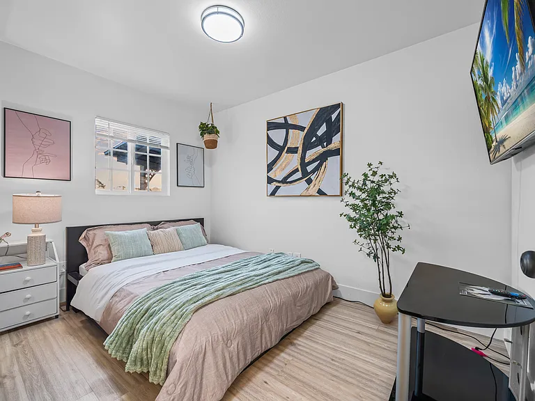 606 S Sunshine Ave — Photo 12