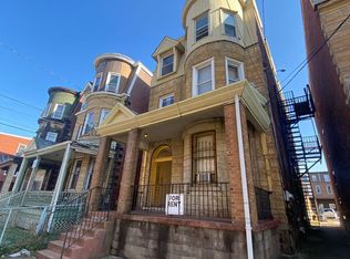 Cozy Two Bedroom Apartment! Great Oakland Location! Call Today!, Pittsburgh, PA 15213