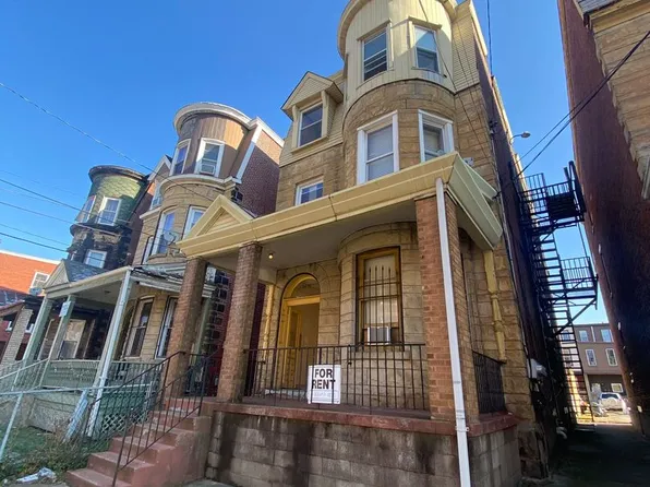 Cozy Two Bedroom Apartment! Great Oakland Location! Call Today!, 3610 Dawson St, Pittsburgh, PA 15213