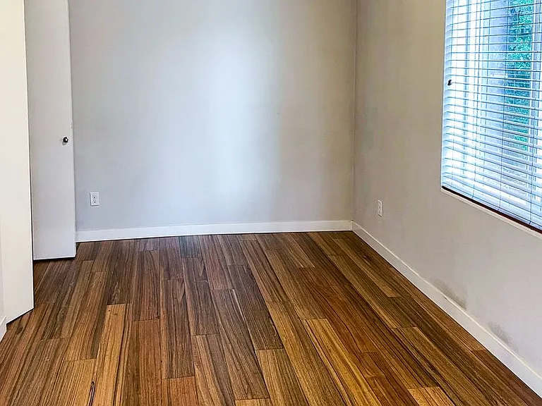 6408 Phinney - Located at the top of Phinney Ridge — Photo 47