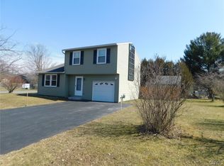 95 Ferndale Ln, Minoa, NY 13116