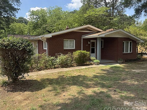 3rd image of 709 Sunset Dr