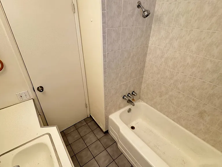 1717 Huntington Dr #7 — Photo 4