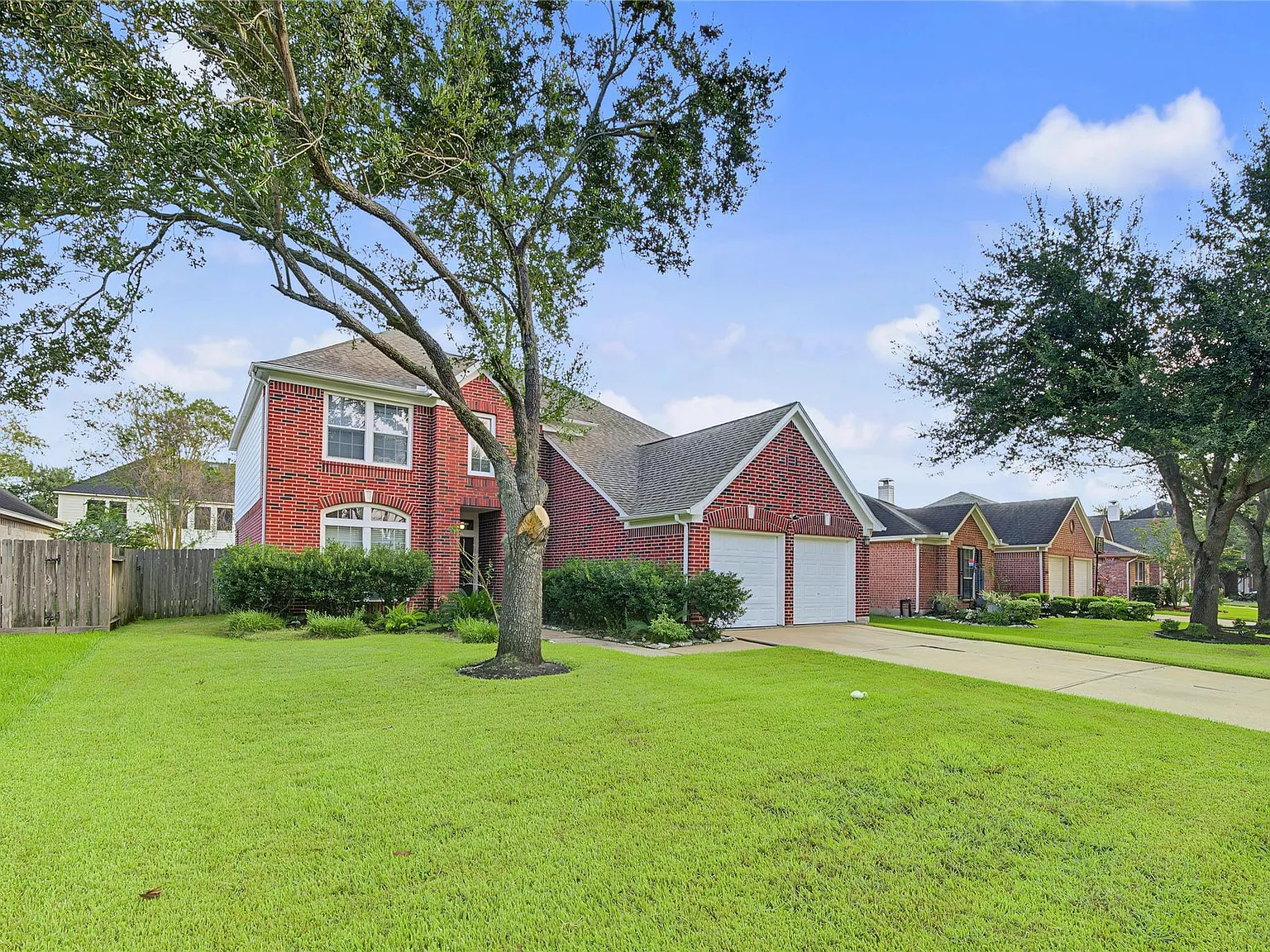 4 bed, 2.5 bath, 2540 sqft, $2,400 — Photo 3