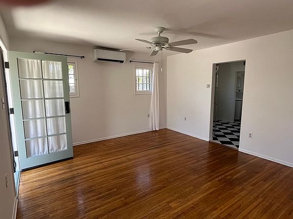 3rd image of 1236 N Mansfield Ave
