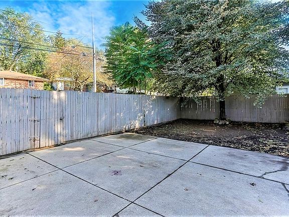 2nd image of 1850 Daniels Ave
