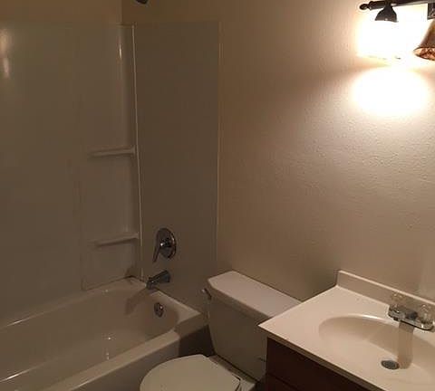 5th image of 303 Hanks St