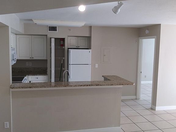 4th image of 1260 Wildwood Lakes Blvd APT 105