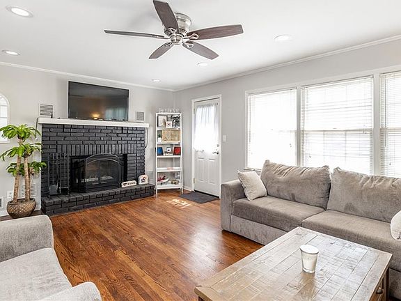 3rd image of 8809 W 88th St