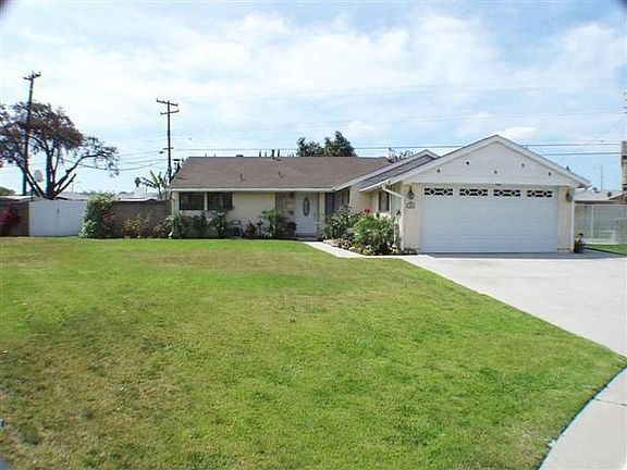 3rd image of 8744 Fillmore Cir