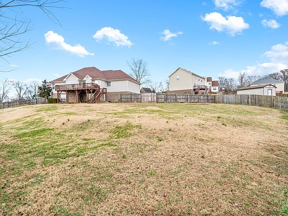 4th image of 729 Hickory Glen Ct