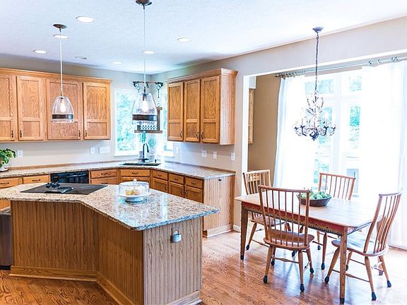 5th image of 75 Blackford Dr