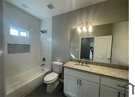4 bed, 2231 sqft, $2,200 — Photo 3