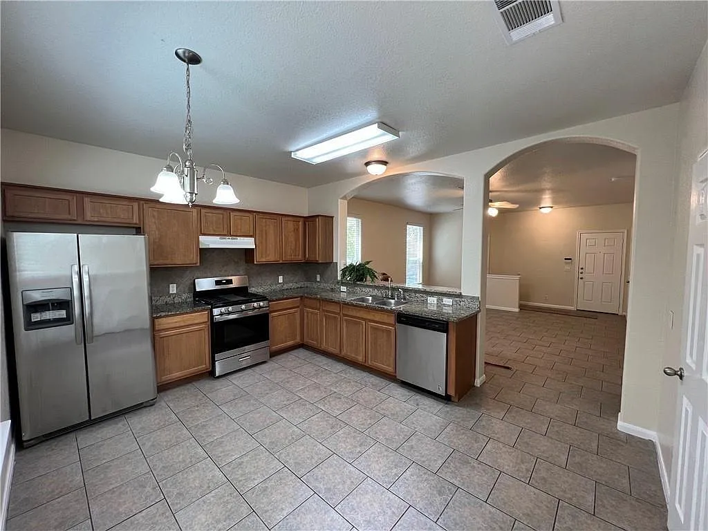 3 bed, 2.5 bath, 1580 sqft, $1,975 — Photo 2