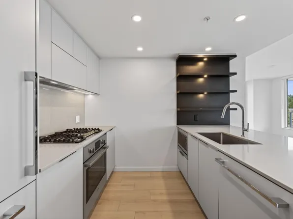 311 Alderson Ave #803, Coquitlam, BC V3K 1W2