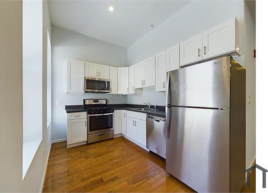 5th image of 137 Monticello Ave APT 4