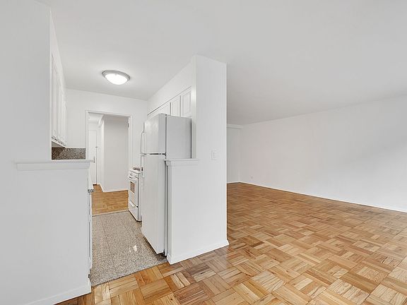 5th image of 330 W 58th St APT 9D