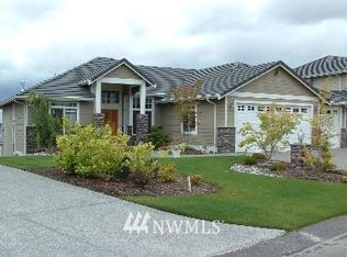37 Mount Rainier Loop E, Bonney Lake, WA 98390