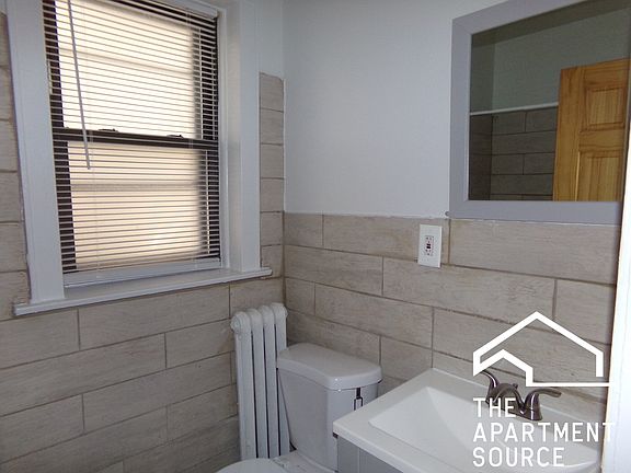 2nd image of 1619 W Morse Ave APT 108