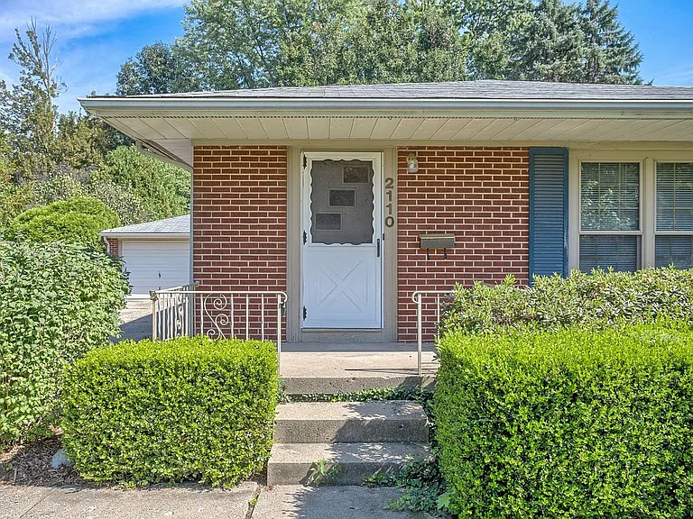 2110 Boudreau Dr — Photo 2