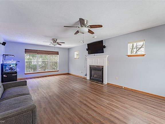 3rd image of 608 Royal Woods Dr