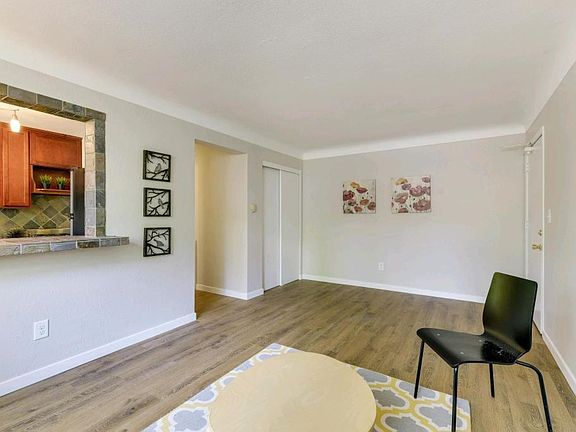 4th image of 656 Ashland Ave APT 1
