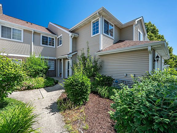 2nd image of 1136 E Cambria Ln S #1136