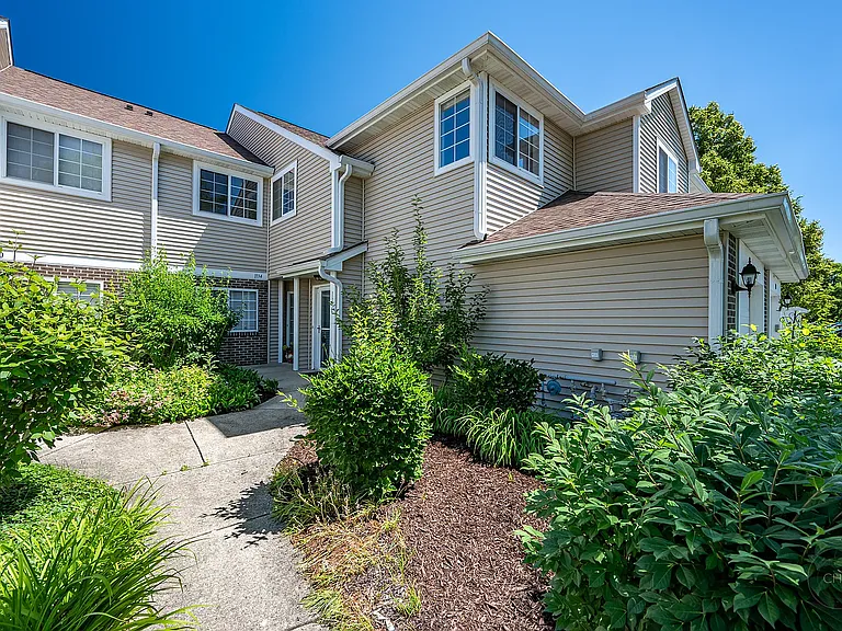 1136 E Cambria Ln S #1136 — Photo 2