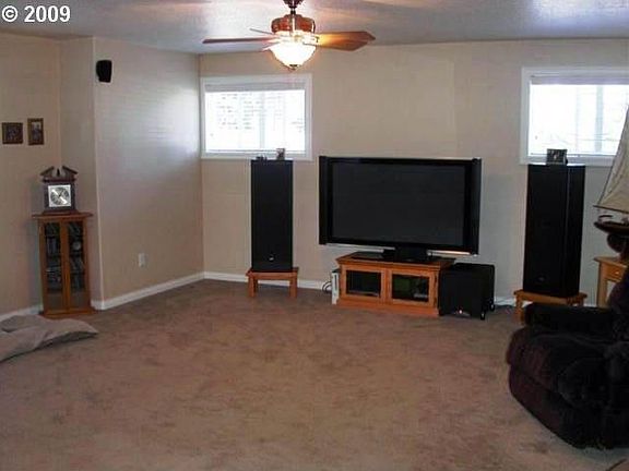 1775 White Oak Dr., Eugene