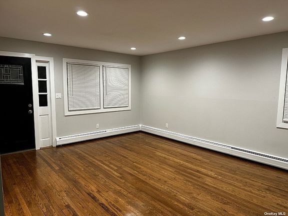 3rd image of 219 Manorhaven Blvd Floor 1