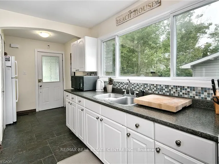 42 5th Ln — Photo 11