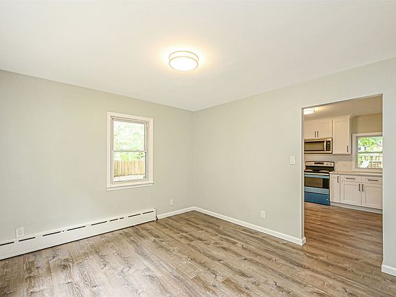 4th image of 13 Linden Ln