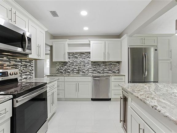 4th image of 220 Homewood Dr