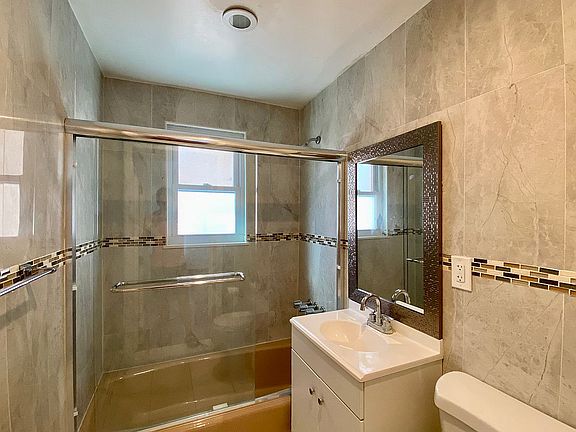 5th image of 3915 Murray St