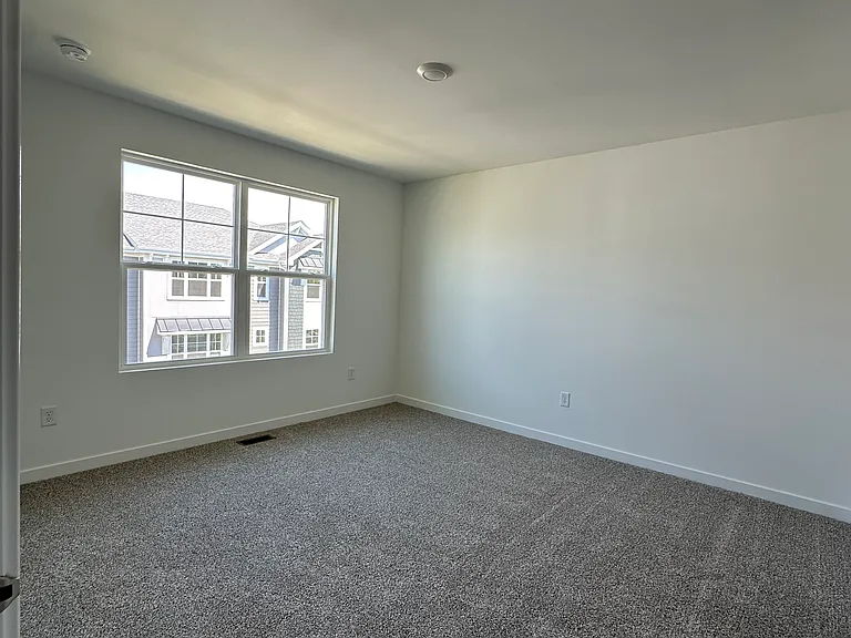 545 Yosemite Way — Photo 12