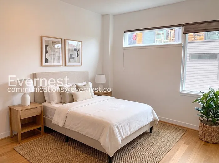 209 Robinson Square Aly — Photo 5