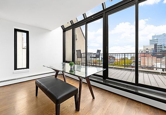 4th image of 130 Barrow St Ph 20