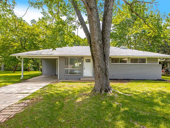 5th image of 119 Poinsetta Dr